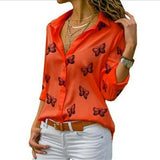 Neleia – Losvallende blouse met vlinderprint