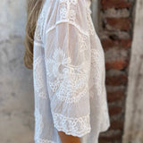 IAREL - CHIQUE KANTEN GEBORDUURDE BLOUSE