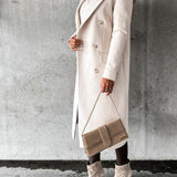 MONIQUE – ELEGANTE DUBBELKNOOPS LANGE MANTEL
