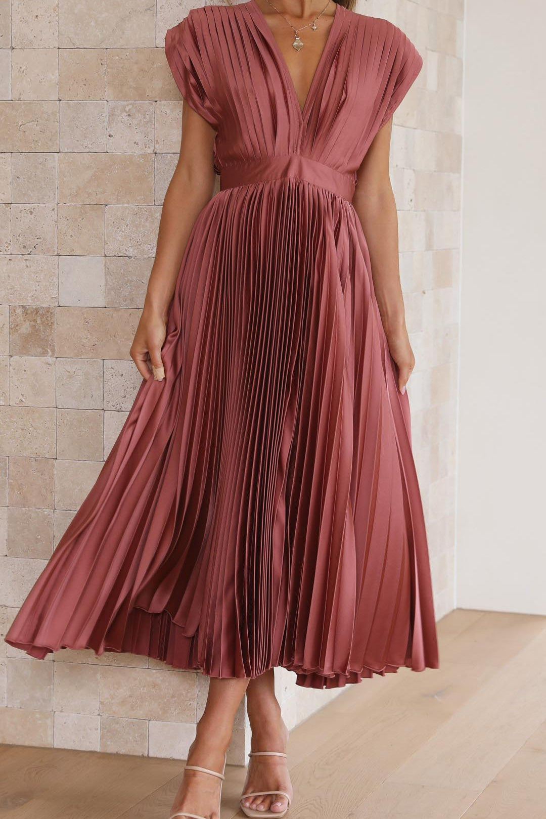 CHARLENE - ELEGANTE GEPLOOIDE MAXI-JURK